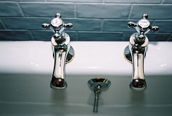 New bathroom fixtures are attractive to home buyers, and are a good renovation investment. (Photo: monosodium/morguefile.com)
