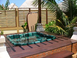 If you want to remove a hot tub, here's what you need to know. (Photo: Melvin Green /sxc.hu)