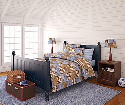 Hard-surface furniture, no clutter, washable area rug: This room is easy to keep low in allergens. (Photo: poligonchik/istock)