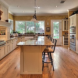Kitchen and photo by Art Harding Construction via Hometalk.com.
