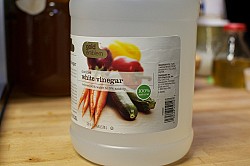 Photo of white vinegar by Marisa|Food in Jars/Hometalk.com.