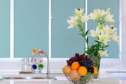 Look beyond tile when planning a kitchen backsplash. (Photo: gimbok/sxc.hu)