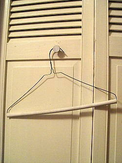 This hanger has so many uses; there's no reason to relegate it to the landfill. --Adam