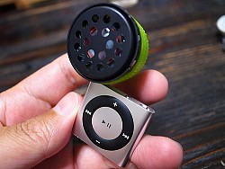 Photo of bottle cap speaker by jetalone/Flickr. 