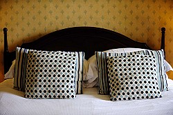 Feng Shui expert Ann Bingley Gallops of Open Spaces Feng Shui dishes out tips for improving your love life by improving your bedroom's Feng Shui. (Photo: The Falcondale/Flickr)