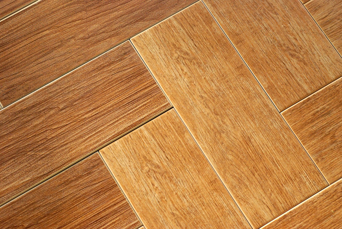 Laminate parquet flooring, such as the flooring that a Houston laminate flooring user complained was sticky after cleaning. (Photo: Kriss Szkurlatowski/sxc.hu)