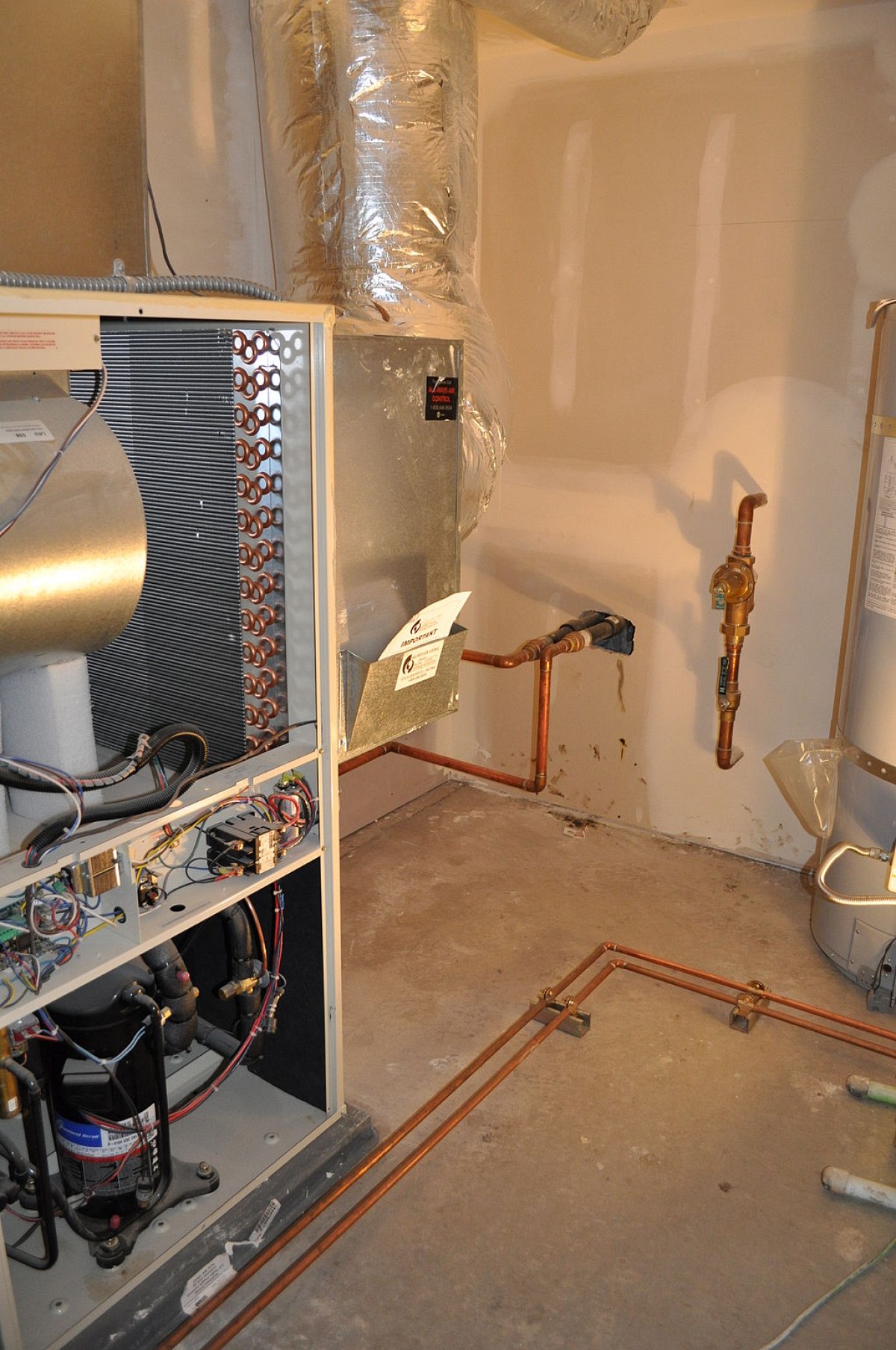 A geothermal heat pump. (Photo: Shilshole Point/Wikimedia Commons)