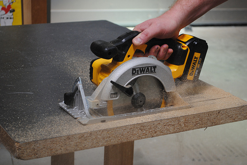 A carpenter uses a circular saw. (Photo: toosstop/Flickr)