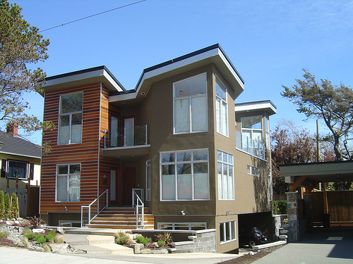 An energy-efficient house in British Columbia. (Photo: pnwra/Flickr)