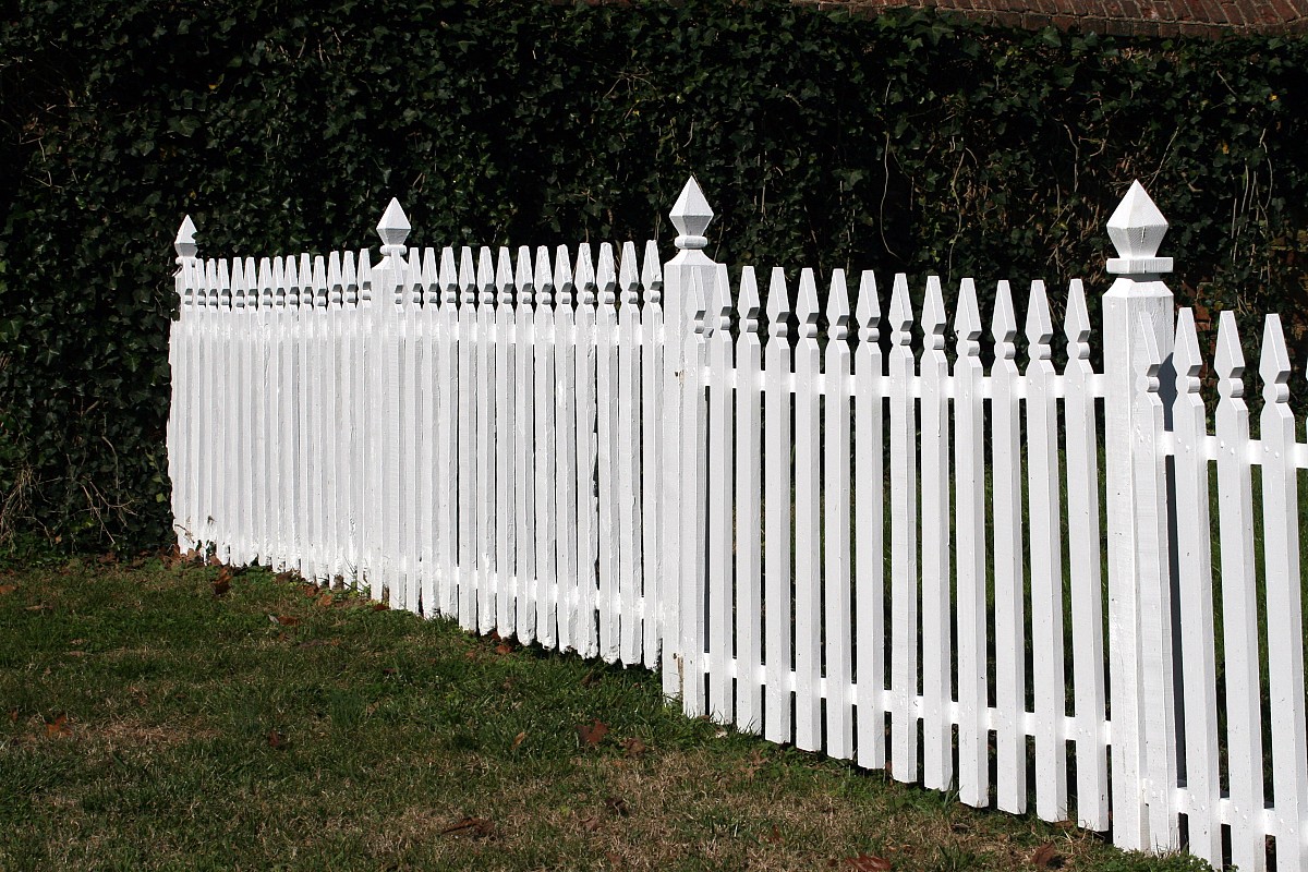 Photo of white picket fence by thadz/sxc.hu.