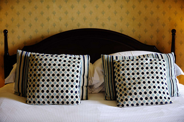 Feng Shui expert Ann Bingley Gallops of Open Spaces Feng Shui dishes out tips for improving your love life by improving your bedroom's Feng Shui. (Photo: The Falcondale/Flickr)