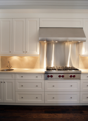 Do you need a range like this to sell your house? Maybe not. (Photo: Sisoje/istockphoto.com)