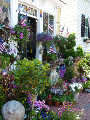This shop in Marblehead, MA is a fine example of New England design style. (Photo: Massachusetts Office of Travel and Tourism/Flickr)