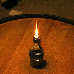 Photo of DIY light bulb oil lamp by Repoort/Flickr.