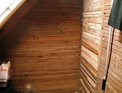 Crib construction stacks boards horizontally like pancakes, to act as insulation. 