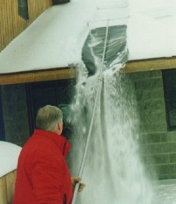 The Minnesnowta Roof Razor via Cleanairgardening.com