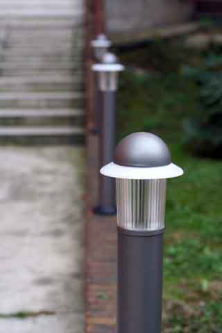 low-voltage outdoor lighting