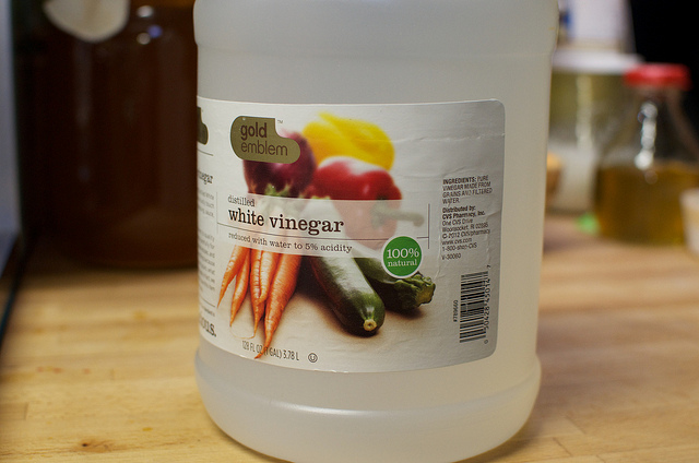 Photo of white vinegar by Marisa|Food in Jars/Hometalk.com.