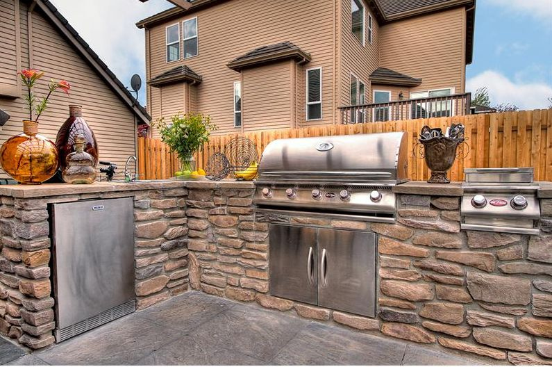 Who says your kitchen needs to be indoors?  Photo: Media Director, Landscape Design Advisor/Flickr.com