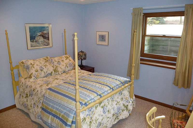 Lovely Basement Bedroom with Sunny Egress Window/missycaulk/flickr