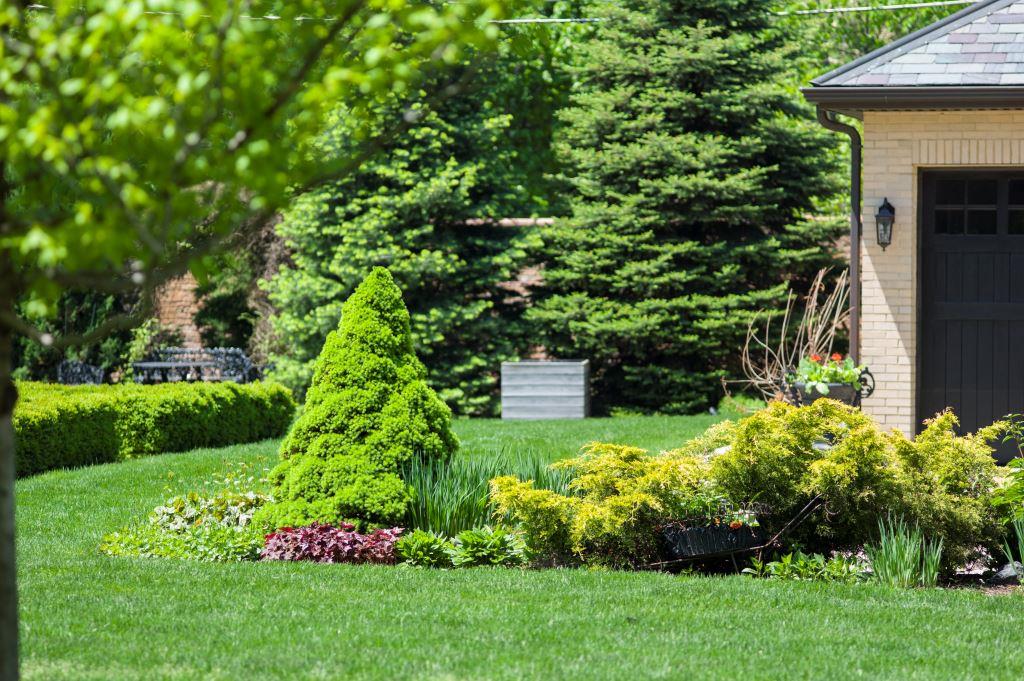 Healthy landscaped lawn/courtesy of Scotts Miracle-Gro Healthy landscaped lawn/courtesy of Scotts Miracle-Gro