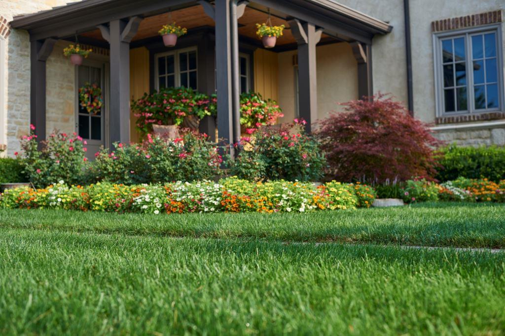 Beautifully tended lawn and garden/courtesy of Scotts Miracle-Gro Beautifully tended lawn and garden/courtesy of Scotts Miracle-Gro