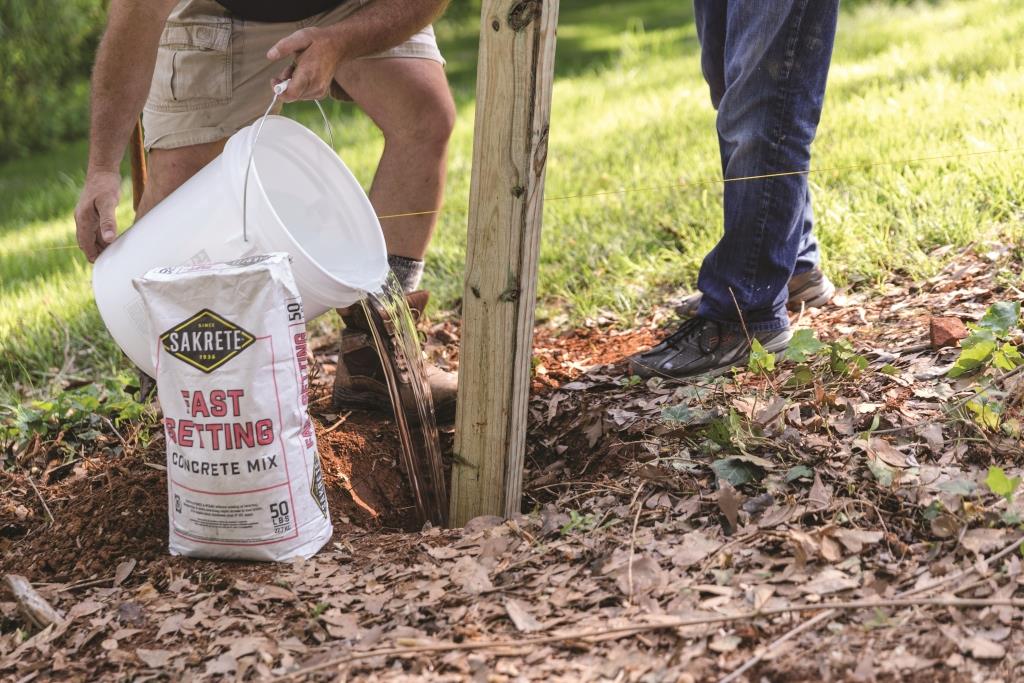 Setting fence post/courtesy Sakrete