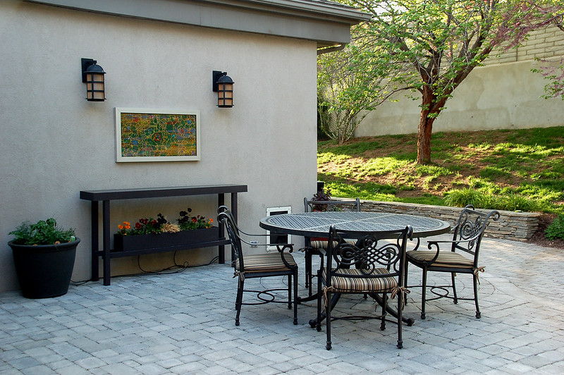Paver patio  Stephanie Young Merzel / flickr  