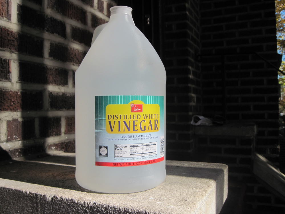 Vinegar is a good DIY fabric softener. Vinegar is a good DIY fabric softener.