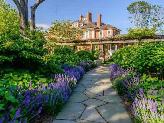via Zillow.com via Zillow.com