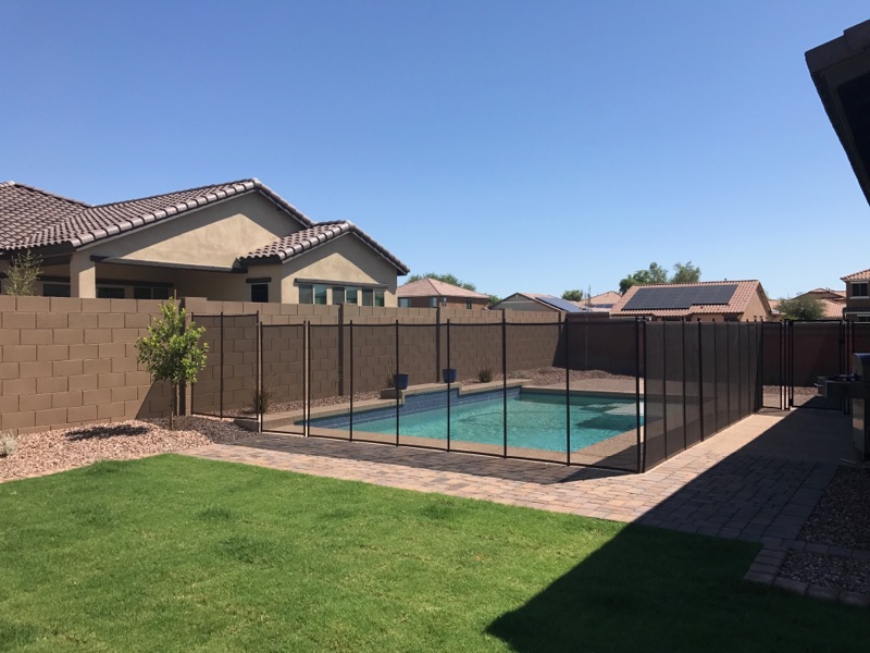 Movable mesh pool fence by Meb55/Wikimedia Commons Movable mesh pool fence by Meb55/Wikimedia Commons