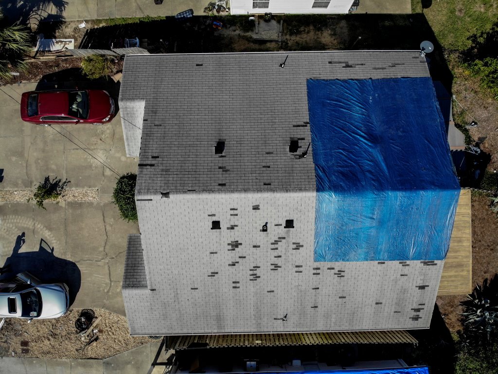 Roof Damage / Jax Strong / flickr  