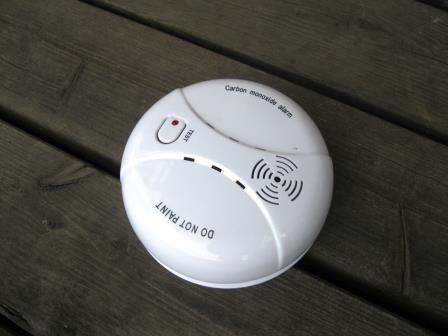 Carbon monoxide alarm  Santeri Viinam&auml;ki [CC BY-SA (https://creativecommons.org/licenses/by-sa/4.0)]     