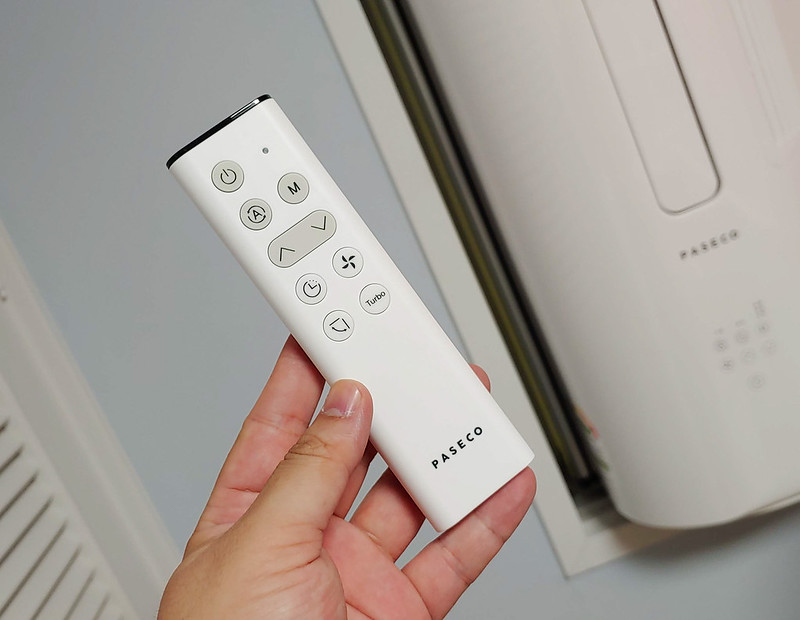 AC remote  Aaron Yoo / flickr   