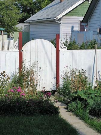 Fence gate  Bill Wren / flickr