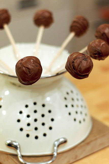 Photo of cake pops drying in a colander by Claire Sutton/Flickr Creative Commons. 