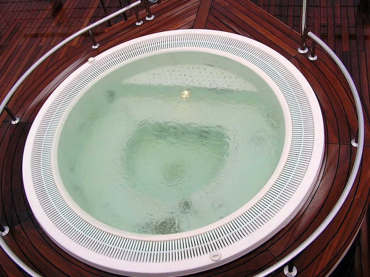 New hot tub New hot tub