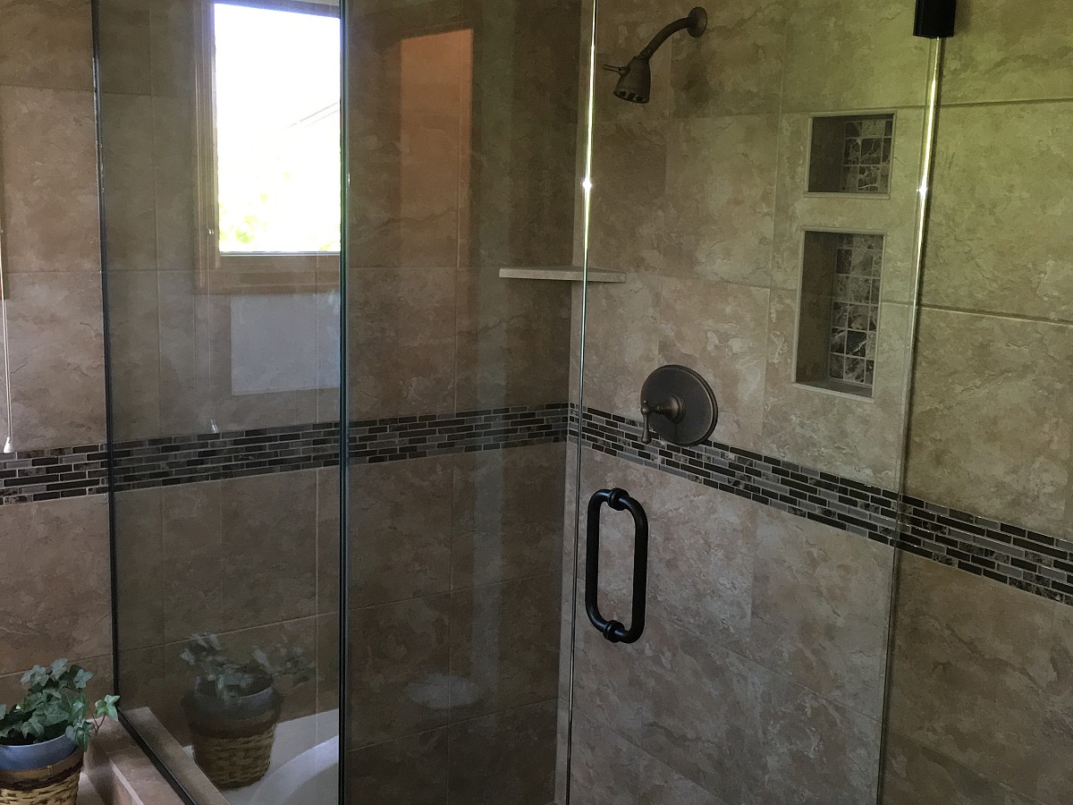 Shower tile with soap and shampoo niches Shower tile with soap and shampoo niches
